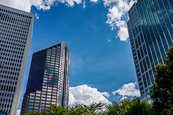 포토 JPG 해외이미지 건축양식 유리 벽돌 거리 사람없음 건물 초록색 파란색 조각상 반사 식당 맑음 도시 센터 도심 장면 랜드마크 콘크리트 해외202004 해외포토 건축물 건축 컬러 재질 날씨 조형물 상점 파일형식 이미지허브