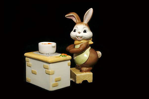 포토 JPG 해외이미지 모델 물결 백그라운드 휴가 부활절 사탕 사람없음 장식 바구니 피규어 토끼 도자기 배송 고립 해외202004 해외포토 기념일 포유류 디저트 반려동물 미니어처 파일형식 이미지허브