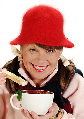 포토 JPG 해외이미지 응시 여자 행복 리본 빵 중년 겨울 한명 미소 웃음 컵 목도리 추위 잡기 닫기 수프 만족 해외202004 해외포토 1 식기 시선 잡화 계절 감정 음식 모션 표정 사람 성인 파일형식 이미지허브