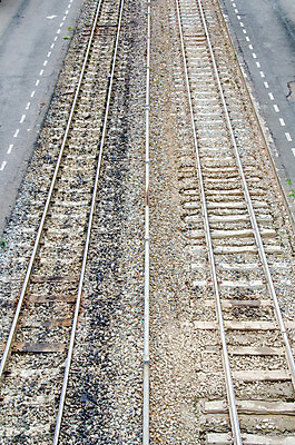 포토 JPG 해외이미지 길 선 백그라운드 곡선 교통시설 추상 사람없음 야외 줄무늬 방향 철 속도 장면 평행 방법 선로 철강 수평선 해외202004 해외포토 교통 무늬 시설 파일형식 이미지허브