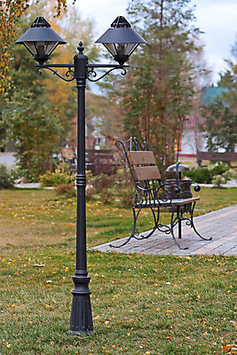 포토 JPG 해외이미지 계절 공원 벤치 자연 사람없음 야외 가을 등불 철 그림 러시아 해외202004 해외포토 공공시설 유럽 의자 조명 생태계 파일형식 이미지허브