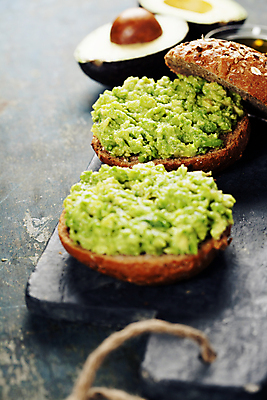 포토 JPG 해외이미지 접시 음식 빵 백그라운드 채소 과일 파슬리 샌드위치 건강 사람없음 목재 파란색 식사 고명 아침식사 자르기 만취 먹기 올리브 슬라이스 브런치 토스트 후추 아보카도 내추럴 점심식사 루꼴라 석판 호밀 개조 해외202004 해외포토 나무 식기 열매 컬러 재료 모션 곡류 향신료 술취함 파일형식 이미지허브