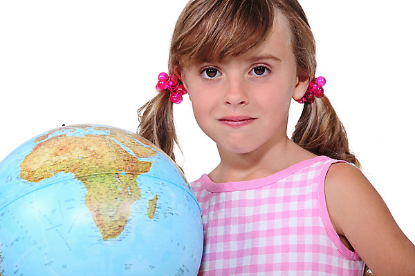 포토 JPG 해외이미지 백인 학생 긴머리 드레스 옷 여학생 교육 유럽 지구 어린이 분홍색 학교 아프리카 한명 미소 풍경 세계 글로벌 지구본 행성 흰배경 최초 발견 깅엄 지리 해외202004 해외포토 서양인 1 헤어스타일 여자 나라 컬러 백그라운드 표정 사람 우주 흰색 파일형식 이미지허브