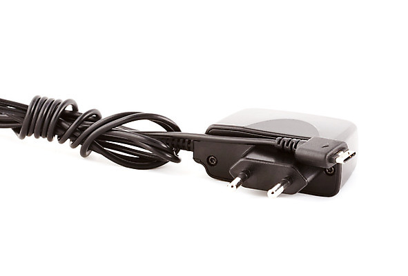 포토 JPG 해외이미지 통신 사람없음 스마트폰 검은색 장비 연결 전화기 충전 로딩 베터리 해외202004 해외포토 컬러 핸드폰 스마트기기 파일형식 이미지허브