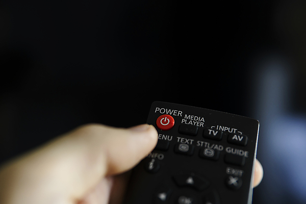 포토 JPG 해외이미지 1 손 남자 백그라운드 통신 손가락 주택 실내 사람 앉기 성인 사람없음 소파 디지털 스크린 텔레비전 힘 방 장비 엄지손가락 관찰 잡기 판넬 변화 리모컨 영화 전자 멀리 스위치 동영상 위로 제어 채널 키패드 해외202004 해외포토 컨셉 의자 모션 문화예술 내부 건물 신체부위 전자제품 파일형식 이미지허브