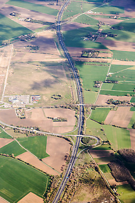 포토 JPG 해외이미지 도로 길 선 교통수단 이동 지도 패턴 곡선 건축양식 교통시설 자동차 영국 거리 안테나 사람없음 강 운전 프랑스 시골 도시 고가도로 고속도로 교차로 투자 러시아 인덱스 구름다리 단절 드론 해외202004 해외포토 건축 유럽 육상교통 교통 컨셉 무늬 비즈니스 통신 모션 다리_건축물 시설 파일형식 이미지허브
