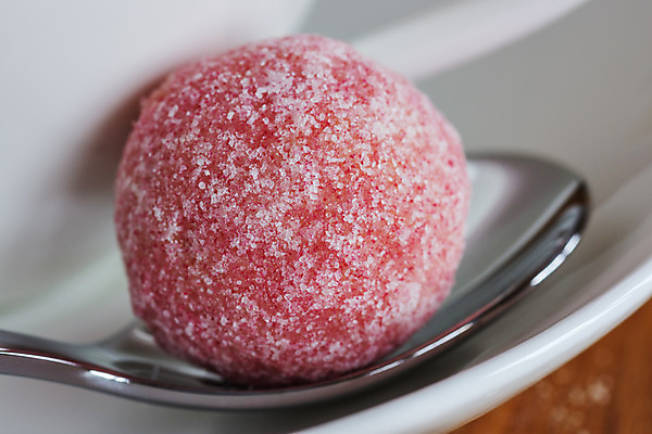 포토 JPG 해외이미지 음식 백그라운드 탁자 디저트 사탕 종류 선물 사람없음 목재 컵 상자 갈색 과자 초콜릿 숟가락 검은색 어둠 희망 여러개 우유 흰색 원형 그룹 닫기 달콤 가루 설탕 코코넛 모음 코코아 핸드메이드 프랄린 많음 해외202004 해외포토 도형 나무 식기 감정 음료 컬러 가구 다수 컨셉 과일 재료 모션 유제품 수저 맛 파일형식 이미지허브