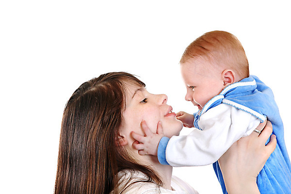 포토 JPG 해외이미지 백인 1 커플 여자 남자 행복 아들 얼굴 어린이 백그라운드 2 엄마 주택 실내 건강 관리 사랑 미소 웃음 소년 두명 파란색 금발 흰색 아기 잡기 호기심 옷입기 상승 걸음마 돌봄 해외202004 해외포토 서양인 헤어스타일 감정 컬러 컨셉 가족 관계 모션 표정 사람 내부 건물 신체부위 파일형식 이미지허브