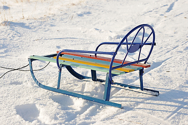 포토 JPG 해외이미지 라이프스타일 계절 어린이 스포츠 포즈 겨울 교통시설 모션 자연 놀이 날씨 휴가 선물 앉기 사람없음 야외 목재 가로 빨간색 파란색 장난감 노란색 기쁨 흰색 아기 미끄러짐 작음 언덕 속도 썰매 썰매타기 추적 해외202004 해외포토 나무 감정 컬러 교통 재료 사람 생활 전통놀이 크기 시설 생태계 파일형식 이미지허브