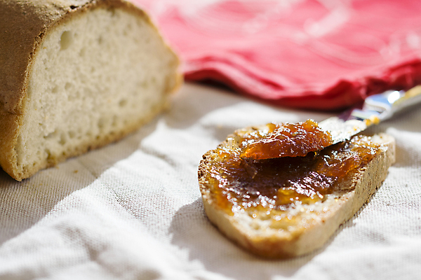 포토 JPG 해외이미지 빵 조각 과일 아침 사람없음 펼침 식탁보 칼 아침식사 잼 먹기 덩어리 마멀레이드 해외202004 해외포토 주간 음식 모션 식사 소스_음식 파일형식 이미지허브