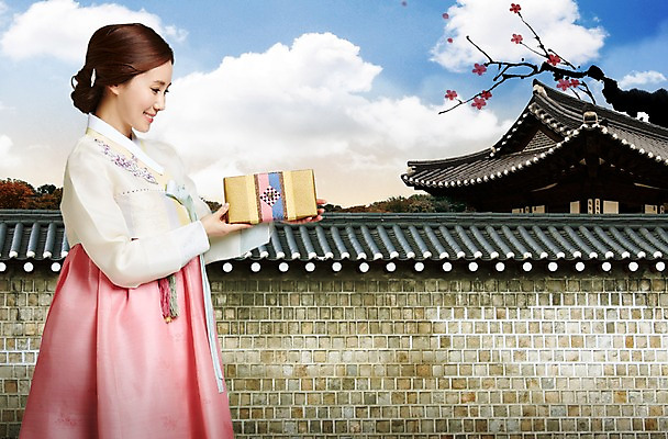 주간 PSD 나무 구름 편집이미지 여자 백그라운드 하늘 기와집 한명 사람 성인 야외 담장 추석 한국인 한복 선물봉투 여자만 성인여자만 이미지편집 자연요소 식물 1 한국전통 명절 봉투 한옥 동양인 전통의상 성인만 파일형식