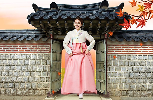 주간 전신 PSD 편집이미지 여자 백그라운드 단풍 기와 한명 사람 성인 야외 담장 문 추석 한국인 가을 한복 여자만 성인여자만 이미지편집 자연요소 1 한국전통 계절 명절 잎 동양인 전통의상 성인만 파일형식