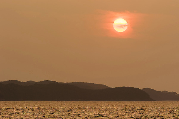 포토 JPG 주간 바다 섬 하늘 한국 풍경 사람없음 야외 태양 일몰 국내포토 자연요소 아시아 노을 파일형식