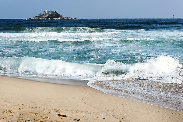 포토 JPG 주간 파도 바다 섬 한국 풍경 해변 사람없음 야외 모래사장 강원도 속초 영금정 국내포토 자연요소 아시아 파일형식