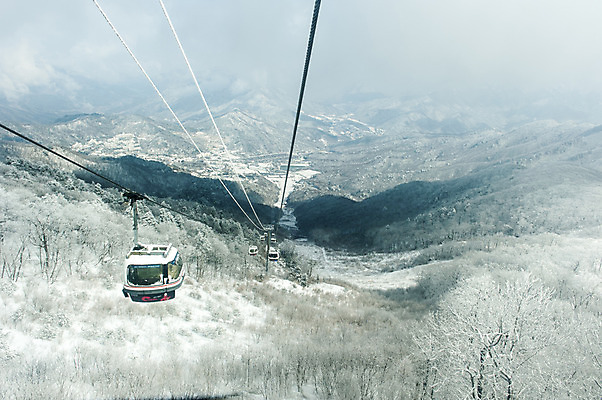 포토 JPG 주간 설경 겨울 한국 풍경 사람없음 야외 눈 겨울산 덕유산 케이블카 무주 향적봉 겨울풍경 국내포토 자연요소 계절 아시아 날씨 산 전라북도 파일형식