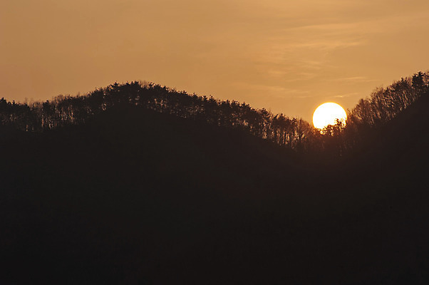 포토 JPG 주간 하늘 산 한국 풍경 사람없음 야외 태양 일출 일몰 국내포토 자연요소 아시아 노을 파일형식