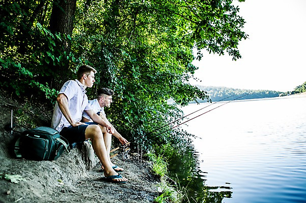 포토 JPG 주간 전신 백인 해외 남자 유럽 호수 여유 낚시 휴식 함께함 앉기 상반신 20대 야외 두명 옆모습 친구 우정 기다림 낚싯대 체코 성인남자만 청년남자만 국내포토 자연요소 서양인 감정 나라 뷰포인트 컨셉 관계 모션 레저 사람 청년 낚시용품 남자만 청년만 성인만 파일형식
