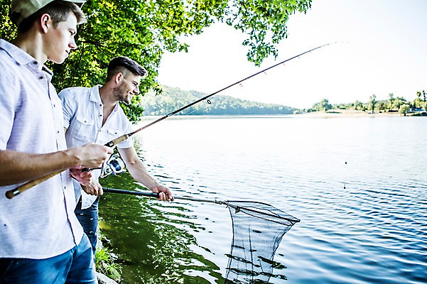 포토 JPG 주간 백인 해외 남자 유럽 호수 여유 낚시 함께함 서기 들기 상반신 20대 야외 두명 옆모습 친구 우정 뜰채 낚싯대 체코 성인남자만 청년남자만 국내포토 자연요소 서양인 감정 나라 뷰포인트 컨셉 관계 모션 레저 사람 청년 낚시용품 남자만 청년만 성인만 파일형식