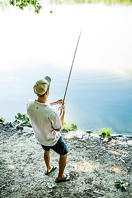 포토 JPG 주간 전신 백인 해외 남자 유럽 호수 낚시 한명 서기 들기 20대 야외 뒷모습 낚싯대 집중 즐거움 열정 체코 캡 청년남자한명만 성인남자한명만 국내포토 자연요소 서양인 모자_잡화 1 감정 나라 뷰포인트 컨셉 모션 레저 사람 청년 낚시용품 남자한명만 성인남자만 청년남자만 파일형식