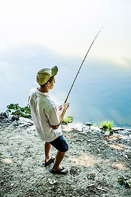 포토 JPG 주간 전신 백인 해외 남자 유럽 호수 낚시 한명 서기 들기 20대 야외 뒷모습 낚싯대 집중 즐거움 열정 체코 캡 청년남자한명만 성인남자한명만 국내포토 자연요소 서양인 모자_잡화 1 감정 나라 뷰포인트 컨셉 모션 레저 사람 청년 낚시용품 남자한명만 성인남자만 청년남자만 파일형식