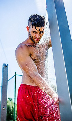 포토 JPG 주간 백인 해외 남자 수영복 유럽 상의탈의 한명 서기 상반신 20대 야외 옆모습 목욕 시원함 상쾌 튀는물 샤워기 체코 청년남자한명만 성인남자한명만 국내포토 자연요소 서양인 1 옷 감정 나라 뷰포인트 모션 탈의 사람 청년 청결 액체표현 스플래쉬 남자한명만 성인남자만 청년남자만 파일형식