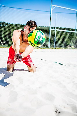 포토 JPG 주간 백인 해외 남자 수영복 유럽 한명 상반신 20대 야외 앞모습 모래사장 무릎꿇기 비치발리볼 즐거움 열정 배구공 체코 토스 청년남자한명만 성인남자한명만 국내포토 자연요소 서양인 1 옷 감정 나라 스포츠용품 스포츠 바다 뷰포인트 공 모션 사람 청년 비치볼 배구 남자한명만 성인남자만 청년남자만 파일형식