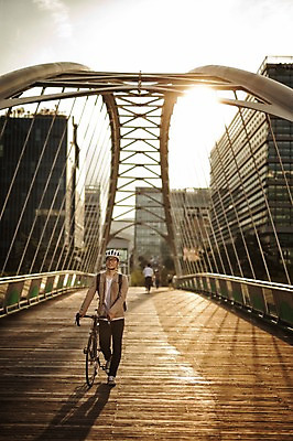 포토 JPG 주간 전신 남자 그림자 한명 20대 야외 앞모습 걷기 일몰 한국인 도시 밀기 퇴근 육교 사이클링 라이딩 로드자전거 남자만 성인남자만 청년남자만 성인남자한명만 국내포토 자연요소 1 뷰포인트 모션 사람 동양인 청년 노을 자전거 다리_건축물 육상스포츠 출퇴근 남자한명만 청년만 성인만 파일형식