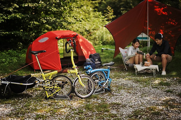 포토 JPG 주간 커플 여자 남자 여유 티타임 휴식 텐트 앉기 20대 야외 캠핑 한국인 강원도 트레일러 미니벨로 접기 접이식 성인만 함백산 브롬핑 국내포토 자연요소 감정 컨셉 관계 모션 레저 산 한국 캠핑도구 사람 동양인 청년 자전거 정선 파일형식