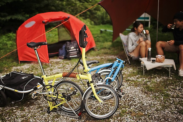 포토 JPG 주간 커플 여자 남자 여유 티타임 휴식 텐트 앉기 야외 캠핑 마시기 강원도 트레일러 미니벨로 접기 접이식 함백산 브롬핑 국내포토 자연요소 감정 컨셉 관계 모션 레저 산 한국 캠핑도구 사람 자전거 정선 파일형식