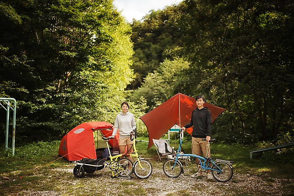 포토 JPG 주간 전신 커플 여자 남자 서기 미소 20대 성인 야외 두명 앞모습 캠핑 한국인 즐거움 준비 강원도 트레일러 설레임 미니벨로 성인만 함백산 브롬핑 국내포토 자연요소 감정 뷰포인트 관계 모션 레저 산 한국 표정 사람 동양인 청년 자전거 정선 파일형식