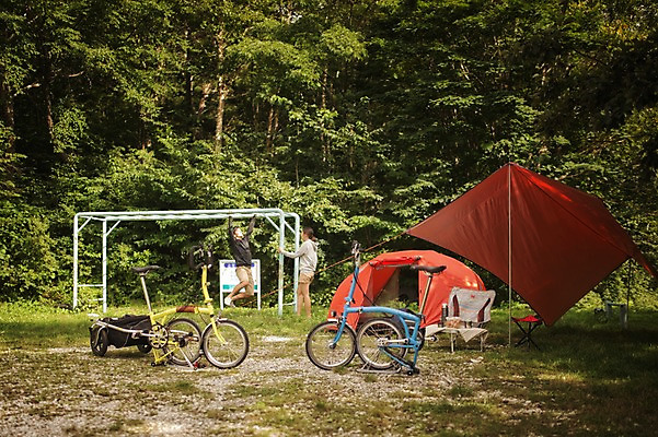 포토 JPG 주간 커플 여자 남자 매달리기 텐트 20대 성인 야외 두명 캠핑 한국인 강원도 철봉 트레일러 미니벨로 접기 접이식 성인만 함백산 브롬핑 국내포토 자연요소 관계 모션 레저 산 한국 캠핑도구 사람 동양인 청년 자전거 정선 파일형식