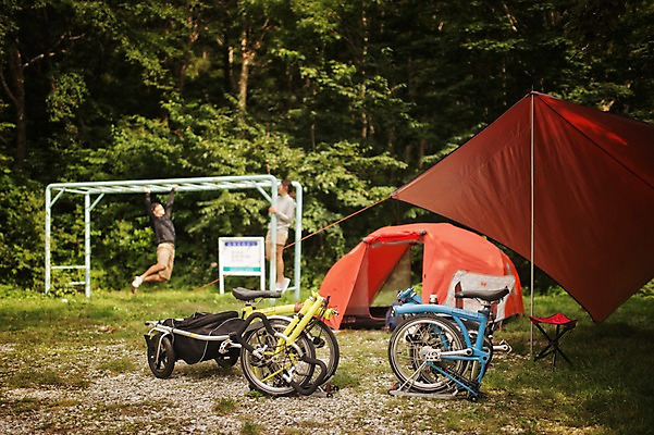 포토 JPG 주간 커플 여자 남자 매달리기 텐트 20대 성인 야외 두명 캠핑 한국인 강원도 철봉 트레일러 미니벨로 접기 접이식 성인만 함백산 브롬핑 국내포토 자연요소 관계 모션 레저 산 한국 캠핑도구 사람 동양인 청년 자전거 정선 파일형식