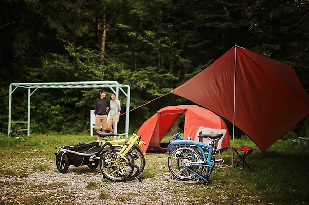 포토 JPG 주간 커플 여자 남자 텐트 20대 성인 야외 두명 캠핑 한국인 강원도 철봉 트레일러 미니벨로 접기 접이식 성인만 함백산 브롬핑 국내포토 자연요소 관계 모션 레저 산 한국 캠핑도구 사람 동양인 청년 자전거 정선 파일형식