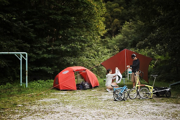 포토 JPG 주간 전신 커플 여자 남자 함께함 서기 앉기 20대 성인 야외 두명 옆모습 캠핑 한국인 준비 강원도 트레일러 미니벨로 성인만 함백산 브롬핑 국내포토 자연요소 뷰포인트 컨셉 관계 모션 레저 산 한국 사람 동양인 청년 자전거 정선 파일형식