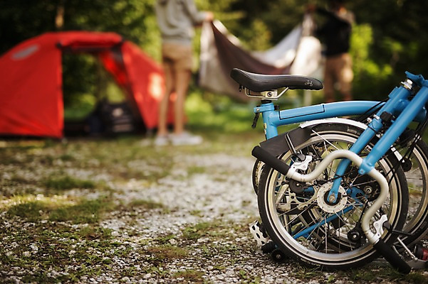 포토 JPG 주간 한대 사람 야외 두명 아웃포커스 캠핑 강원도 미니벨로 접기 접이식 브롬핑 국내포토 자연요소 1 모션 레저 한국 촬영기법 자전거 파일형식