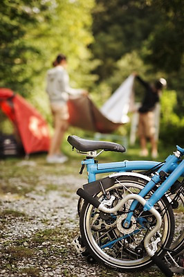 포토 JPG 주간 한대 사람 야외 두명 아웃포커스 캠핑 강원도 미니벨로 접기 접이식 브롬핑 국내포토 자연요소 1 모션 레저 한국 촬영기법 자전거 파일형식