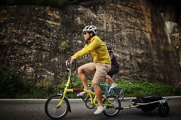 포토 JPG 주간 전신 커플 여자 남자 도로 20대 성인 야외 두명 옆모습 한국인 승차 강원도 트레일러 사이클링 자전거여행 라이딩 미니벨로 성인만 브롬핑 국내포토 자연요소 길 뷰포인트 여행 관계 교통시설 모션 한국 사람 동양인 청년 자전거 캠핑 육상스포츠 파일형식