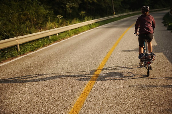 포토 JPG 주간 전신 여자 도로 한명 20대 야외 뒷모습 한국인 승차 강원도 사이클링 자전거여행 라이딩 미니벨로 여자만 성인여자만 청년여자만 성인여자한명만 함백산 브롬핑 국내포토 자연요소 1 길 뷰포인트 여행 교통시설 모션 산 한국 사람 동양인 청년 자전거 캠핑 육상스포츠 정선 여자한명만 청년만 성인만 파일형식