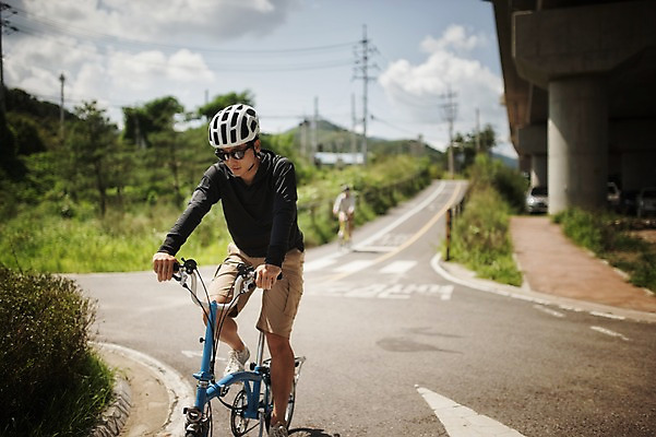 포토 JPG 주간 남자 도로 한명 20대 야외 한국인 승차 사이클링 라이딩 미니벨로 양평 남자만 성인남자만 청년남자만 성인남자한명만 국내포토 자연요소 1 길 교통시설 모션 사람 동양인 청년 자전거 육상스포츠 경기도 남자한명만 청년만 성인만 파일형식