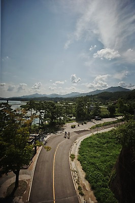 포토 JPG 주간 도로 사람 야외 두명 사이클링 항공촬영 라이딩 미니벨로 양평 국내포토 자연요소 길 뷰포인트 교통시설 자전거 육상스포츠 경기도 파일형식