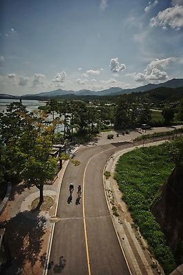 포토 JPG 주간 도로 사람 야외 두명 사이클링 항공촬영 라이딩 미니벨로 양평 국내포토 자연요소 길 뷰포인트 교통시설 자전거 육상스포츠 경기도 파일형식