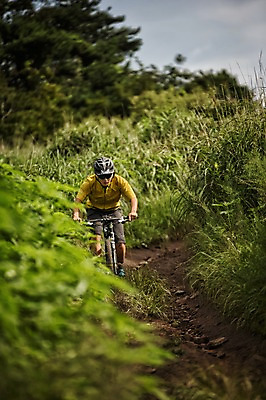 포토 JPG 주간 남자 한명 상반신 20대 야외 앞모습 한국인 승차 사이클링 라이딩 비포장도로 산악자전거 양평 유명산 남자만 성인남자만 청년남자만 성인남자한명만 국내포토 자연요소 1 도로 뷰포인트 모션 산 사람 동양인 청년 자전거 육상스포츠 경기도 남자한명만 청년만 성인만 파일형식