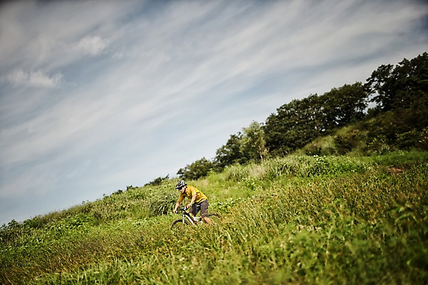 포토 JPG 주간 남자 한명 상반신 20대 야외 옆모습 한국인 승차 사이클링 라이딩 비포장도로 산악자전거 양평 유명산 남자만 성인남자만 청년남자만 성인남자한명만 국내포토 자연요소 1 도로 뷰포인트 모션 산 사람 동양인 청년 자전거 육상스포츠 경기도 남자한명만 청년만 성인만 파일형식