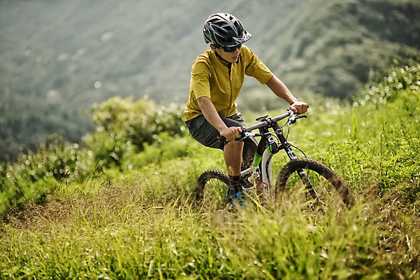 포토 JPG 주간 남자 한명 상반신 20대 야외 옆모습 한국인 승차 사이클링 라이딩 비포장도로 산악자전거 양평 유명산 남자만 성인남자만 청년남자만 성인남자한명만 국내포토 자연요소 1 도로 뷰포인트 모션 산 사람 동양인 청년 자전거 육상스포츠 경기도 남자한명만 청년만 성인만 파일형식
