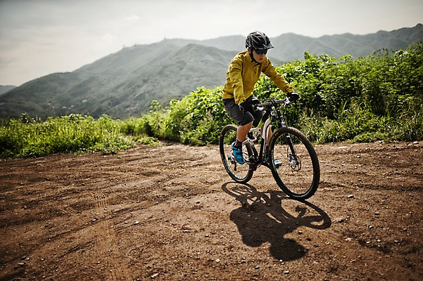 포토 JPG 주간 전신 남자 한명 20대 야외 옆모습 한국인 승차 사이클링 라이딩 비포장도로 산악자전거 양평 유명산 남자만 성인남자만 청년남자만 성인남자한명만 국내포토 자연요소 1 도로 뷰포인트 모션 산 사람 동양인 청년 자전거 육상스포츠 경기도 남자한명만 청년만 성인만 파일형식
