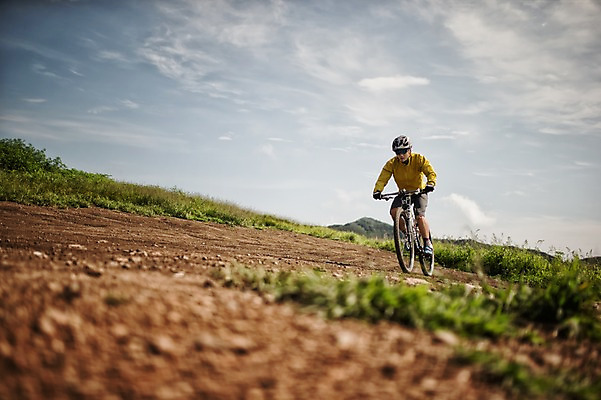 포토 JPG 주간 전신 남자 한명 20대 야외 앞모습 한국인 승차 사이클링 라이딩 비포장도로 산악자전거 양평 유명산 남자만 성인남자만 청년남자만 성인남자한명만 국내포토 자연요소 1 도로 뷰포인트 모션 산 사람 동양인 청년 자전거 육상스포츠 경기도 남자한명만 청년만 성인만 파일형식