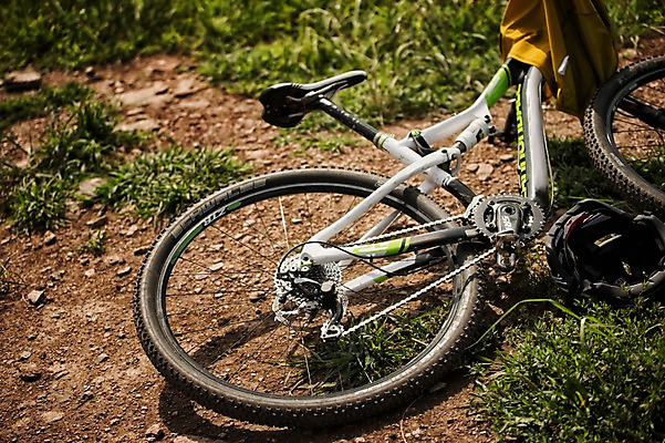 포토 JPG 주간 한대 사람없음 야외 사이클링 라이딩 비포장도로 산악자전거 양평 유명산 국내포토 자연요소 1 도로 산 자전거 육상스포츠 경기도 파일형식