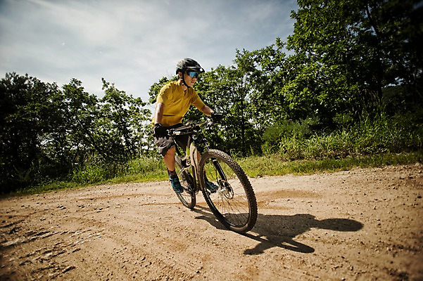 포토 JPG 주간 전신 남자 한명 20대 야외 한국인 승차 사이클링 라이딩 비포장도로 산악자전거 양평 유명산 남자만 성인남자만 청년남자만 성인남자한명만 국내포토 자연요소 1 도로 모션 산 사람 동양인 청년 자전거 육상스포츠 경기도 남자한명만 청년만 성인만 파일형식