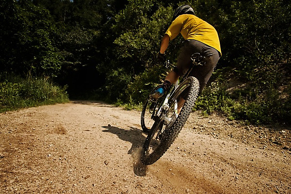 포토 JPG 주간 전신 남자 한명 20대 야외 뒷모습 한국인 승차 사이클링 라이딩 비포장도로 산악자전거 양평 유명산 남자만 성인남자만 청년남자만 성인남자한명만 국내포토 자연요소 1 도로 뷰포인트 모션 산 사람 동양인 청년 자전거 육상스포츠 경기도 남자한명만 청년만 성인만 파일형식
