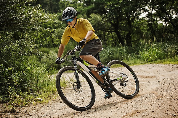 포토 JPG 주간 전신 남자 한명 20대 야외 옆모습 한국인 승차 사이클링 라이딩 비포장도로 산악자전거 양평 유명산 남자만 성인남자만 청년남자만 성인남자한명만 국내포토 자연요소 1 도로 뷰포인트 모션 산 사람 동양인 청년 자전거 육상스포츠 경기도 남자한명만 청년만 성인만 파일형식
